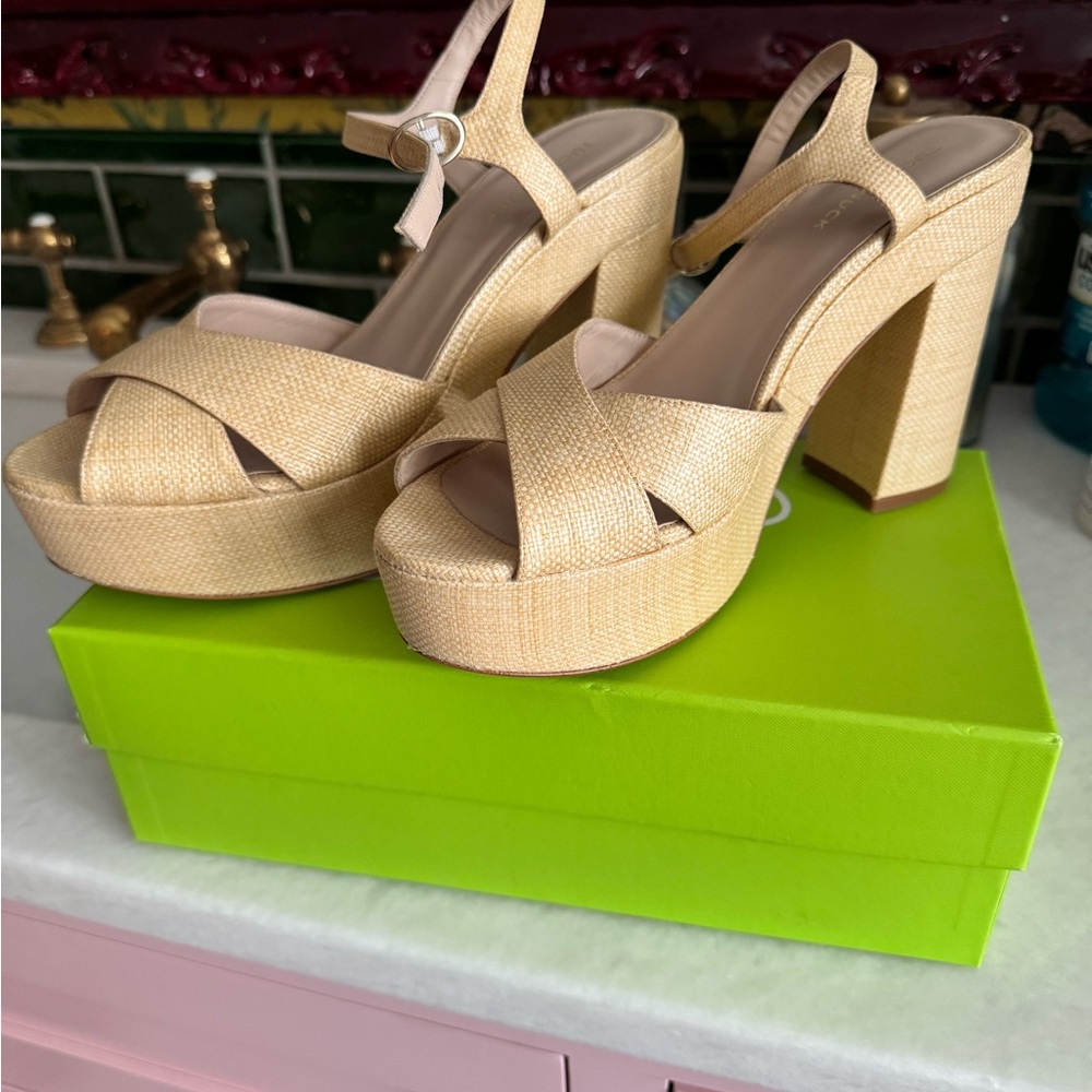 NWT HEELS